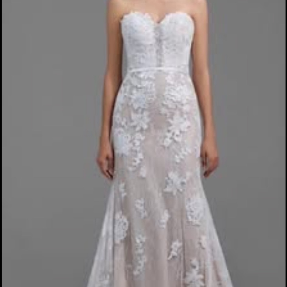 Elegant White Lace Wedding Dress